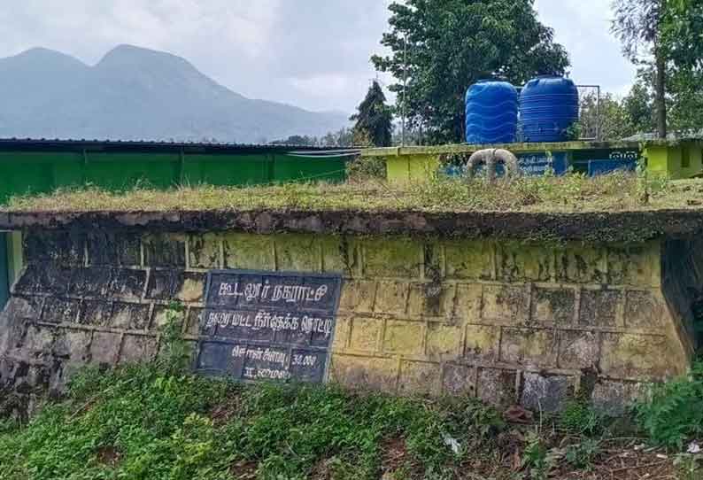 பயனற்று கிடக்கும் நீர்தேக்க தொட்டியை இடித்து அகற்ற வேண்டும்