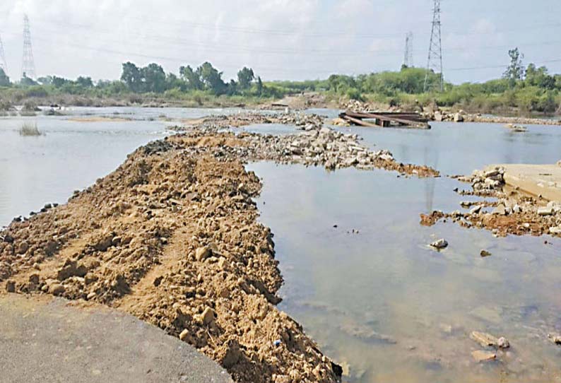 கொசஸ்தலை ஆற்று வெள்ளத்தால் தரைப்பாலம் சேதம்