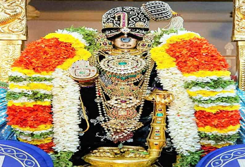 முத்துசாய்வு கொண்டை அலங்காரத்தில் நம்பெருமாள்