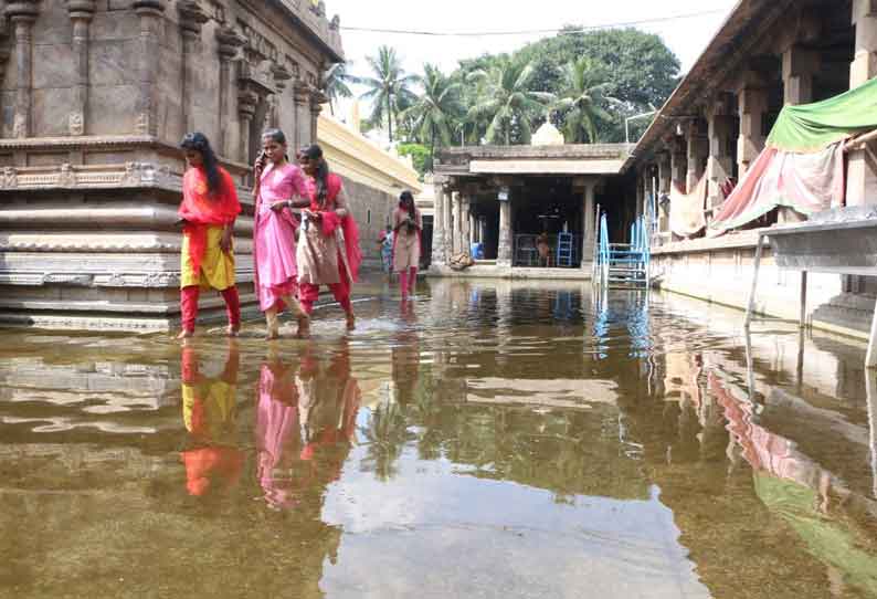 ஜலகண்டேஸ்வரர் கோவிலில் மீண்டும் தண்ணீர் தேங்குவதால் பக்தர்கள் அவதி