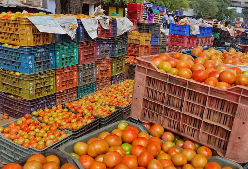 கிணத்துக்கடவு தினசரி சந்தையில் தக்காளி விலை திடீர் வீழ்ச்சி