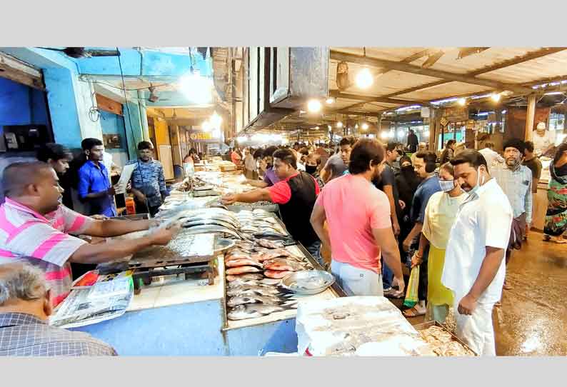 மீன் மார்க்கெட்டில் பொதுமக்கள் கூட்டம் குறைந்தது