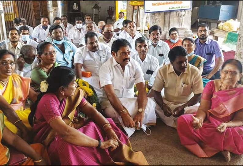 கொடுமுடி மகுடேசுவரர் கோவிலில் பரபரப்பு: பா.ஜ.க. எம்.எல்.ஏ. உள்ளிருப்பு போராட்டம்