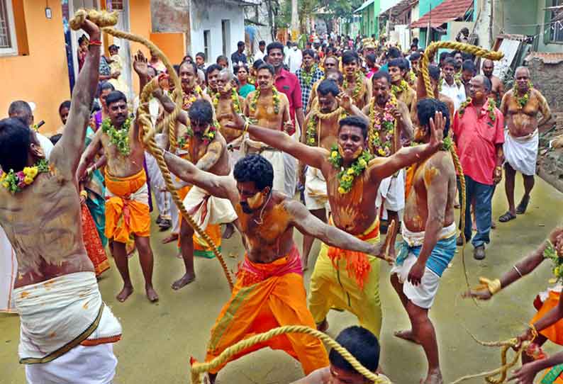 அடைக்கலம்மன் கோவிலில் சாட்டையடி திருவிழா