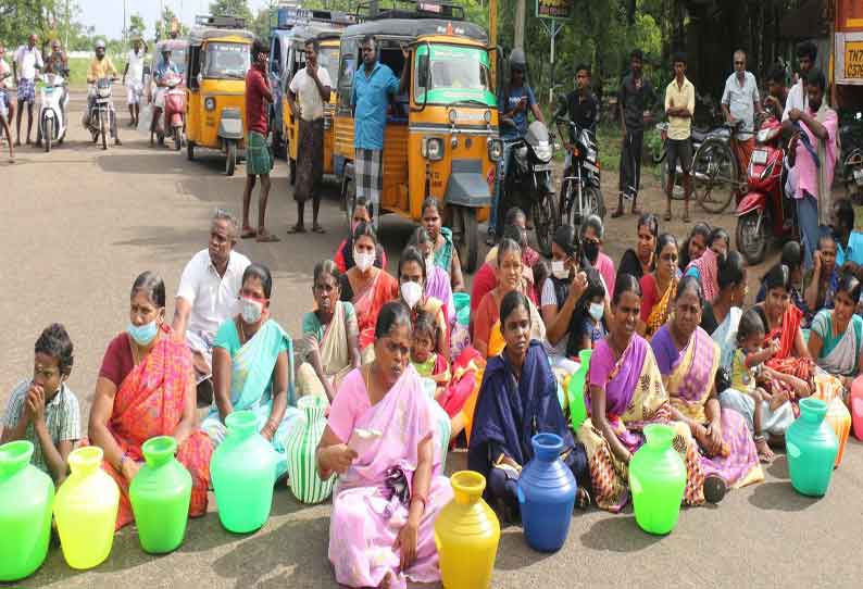 குடிநீர் கேட்டு காலிக்குடங்களுடன் பெண்கள் சாலை மறியல்