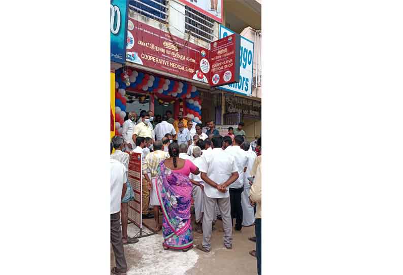 கூட்டுறவு மருந்து கடை திறப்பு விழாவில்  அ.தி.மு.க.வினர் பங்கேற்க தி.மு.க. எதிர்ப்பு