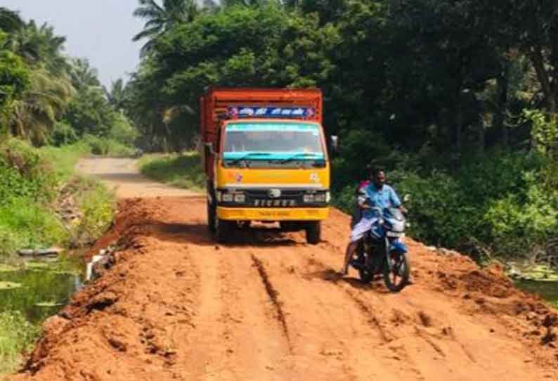 சேதம் அடைந்த தரைப்பாலம் தற்காலிகமாக சீரமைப்பு