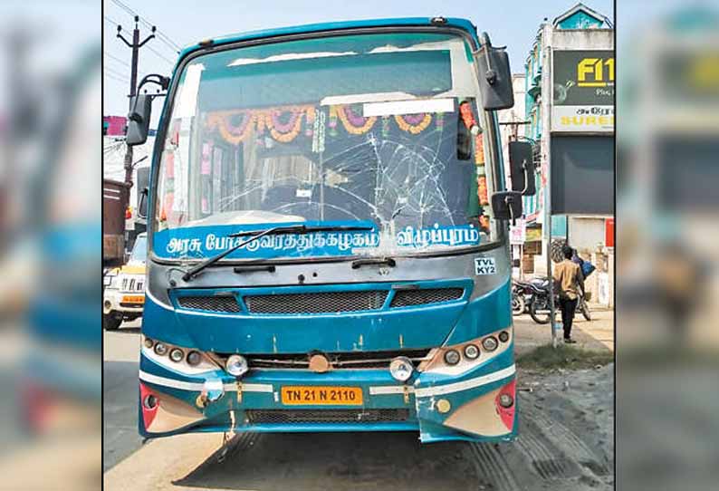 டிரைவருக்கு திடீர் வலிப்பு நோய்: தறிகெட்டு ஓடிய அரசு பஸ் ஆட்டோ மீது மோதி விபத்து