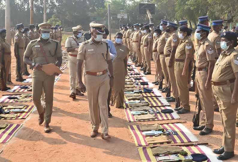 பணியின் போது இறந்த போலீசாரின் குடும்பங்களுக்கு நலத்திட்ட உதவி