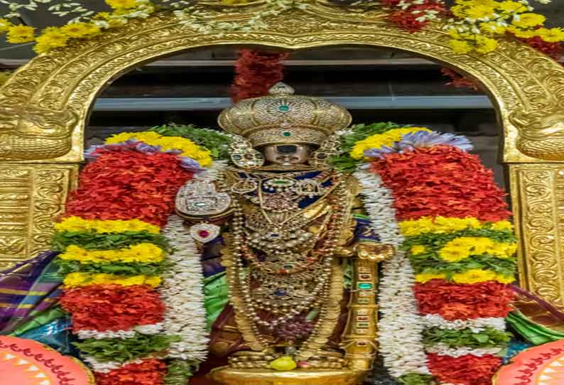 வைர கிரீட அலங்காரத்தில் நம்பெருமாள்