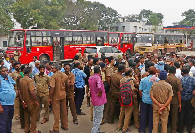 அரசு பஸ் கண்டக்டரை கத்தியால் குத்திய 2 பேர் கைது