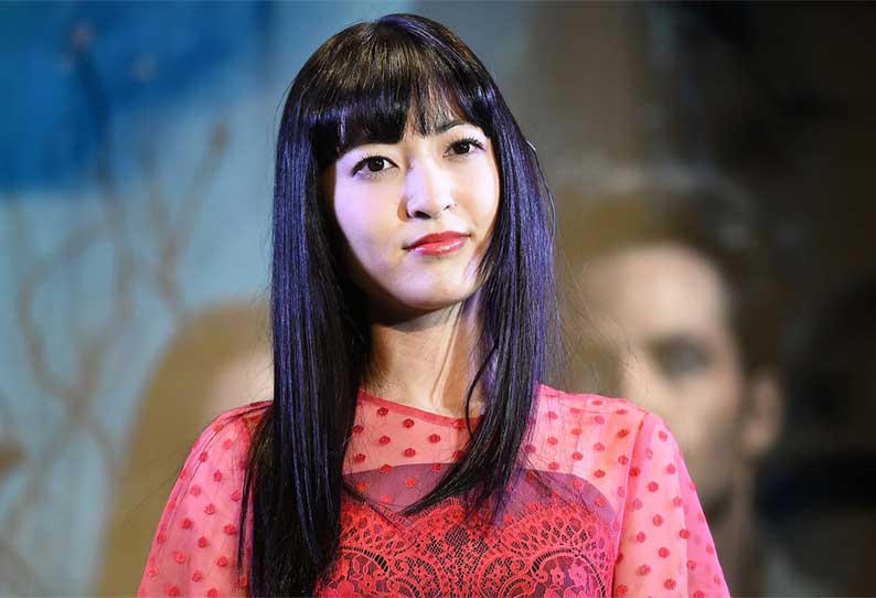 பிரபல ஜப்பான் பாடகி மாடியில்  இருந்து விழுந்து தற்கொலை