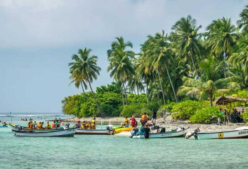 வெள்ளிக்கிழமை விடுமுறை ரத்துக்கு  லட்சத்தீவு மக்கள் கடும் எதிர்ப்பு