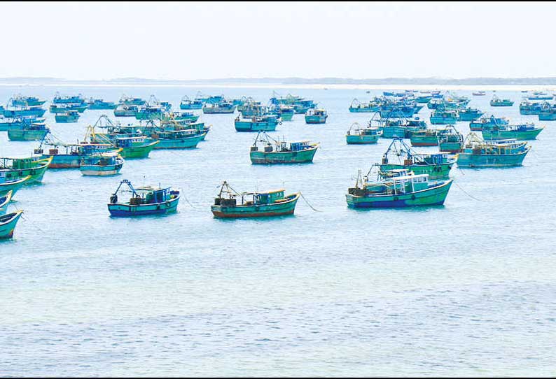 இலங்கை சிறையில் உள்ள மீனவர்களை விடுவிடுக்ககோரி ராமேசுவரம் மீனவர்கள் 2-வது நாளாக வேலைநிறுத்தம்