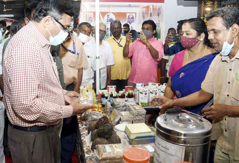 வேலை தேடுபவர்கள் சிறு தொழில் தொடங்க முன்வர வேண்டும் கலெக்டர் கார்மேகம் அறிவுரை