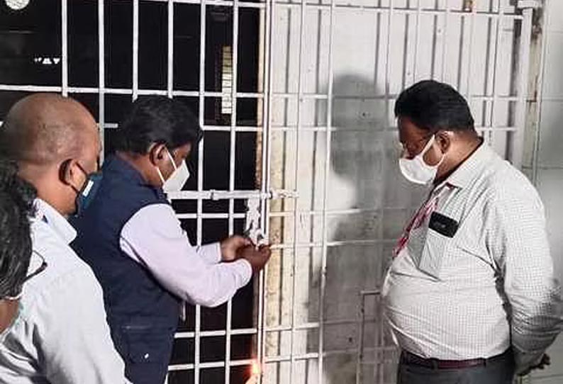 பாக்ஸ்கான் நிறுவன பெண் ஊழியர்களுக்கு தரமற்ற உணவு: விடுதி சமையல் அறைக்கு ‘சீல்’