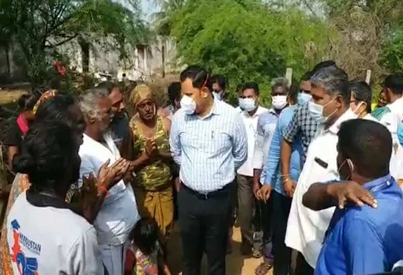 வீடு கட்டுவதற்காக இரு பிரிவினருக்கு ஒரே இடத்தில் நிலம் ஒதுக்க எதிர்ப்பு; செங்கல்பட்டு கலெக்டர் ஆய்வு