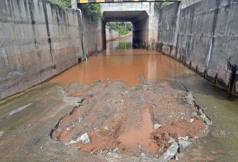 ரெயில்வே சுரங்கப்பாதையில் போக்குவரத்துக்கு தடை