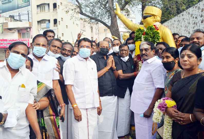 நினைவு தினம் அனுசரிப்பு: எம்.ஜி.ஆர். சிலை-உருவப்படத்துக்கு பல்வேறு கட்சியினர் மாலை அணிவித்து மரியாதை