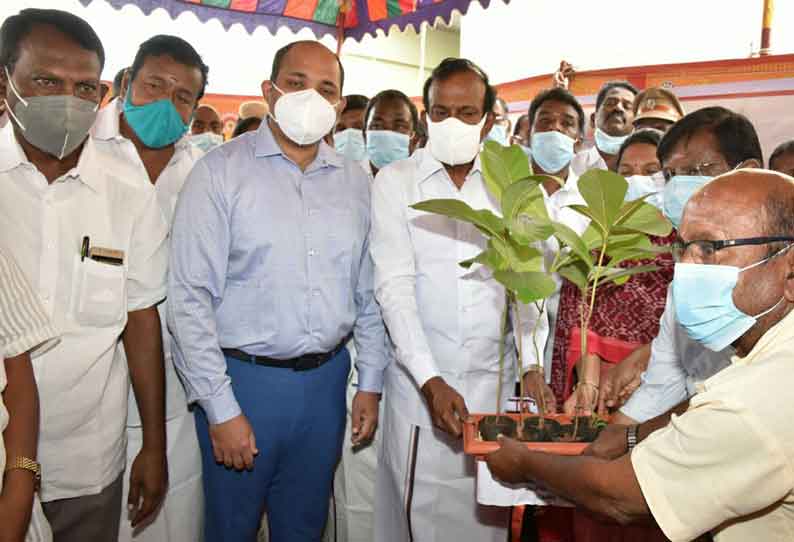 தமிழ்நாடு விவசாய நிலங்களில் நீடித்த பசுமை போர்வைக்கான இயக்கம்; அமைச்சர் சு.முத்துசாமி மரக்கன்றுகள் வழங்கி தொடங்கி வைத்தார்