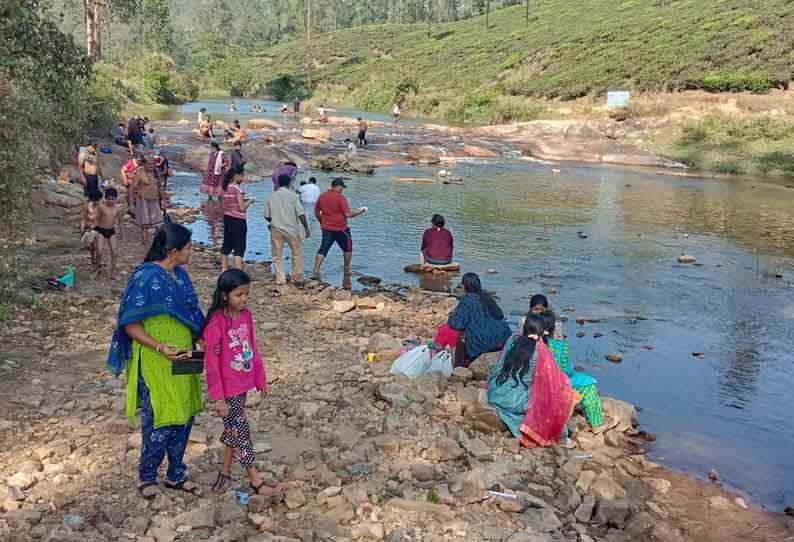 வால்பாறையில் சுற்றுலா பயணிகள் வருகை அதிகரிப்பு