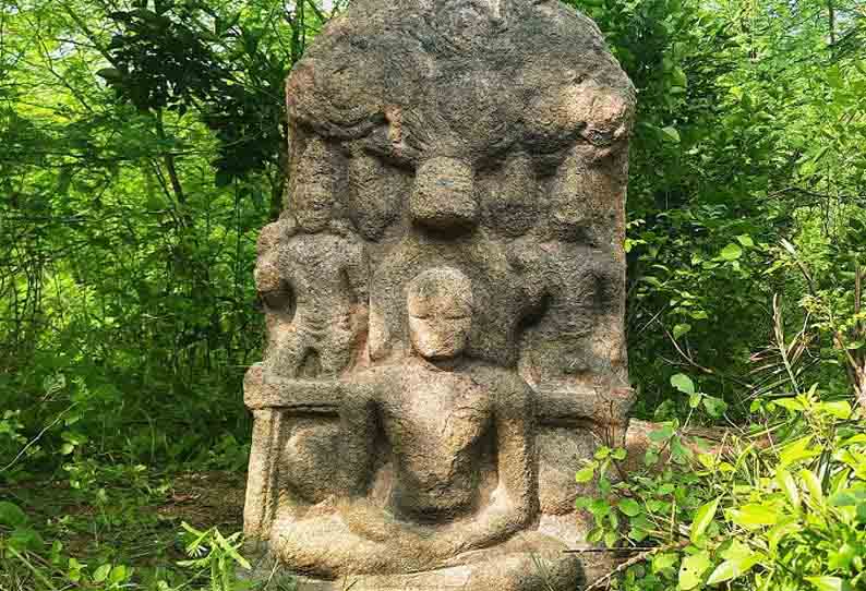 புதுக்கோட்டை அருகே 10-ம் நூற்றாண்டை சேர்ந்த மகாவீரர் சிற்பம் கண்டெடுப்பு