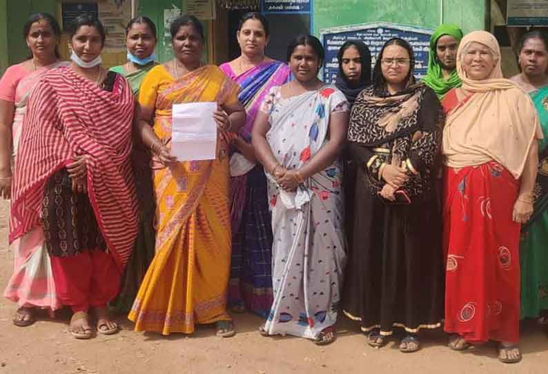 அடிப்படை வசதி கேட்டு மாதர் சங்கத்தினர் மனு