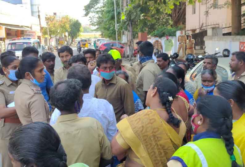 பெண் துப்புரவு பணியாளர் மீது தாக்குதல்