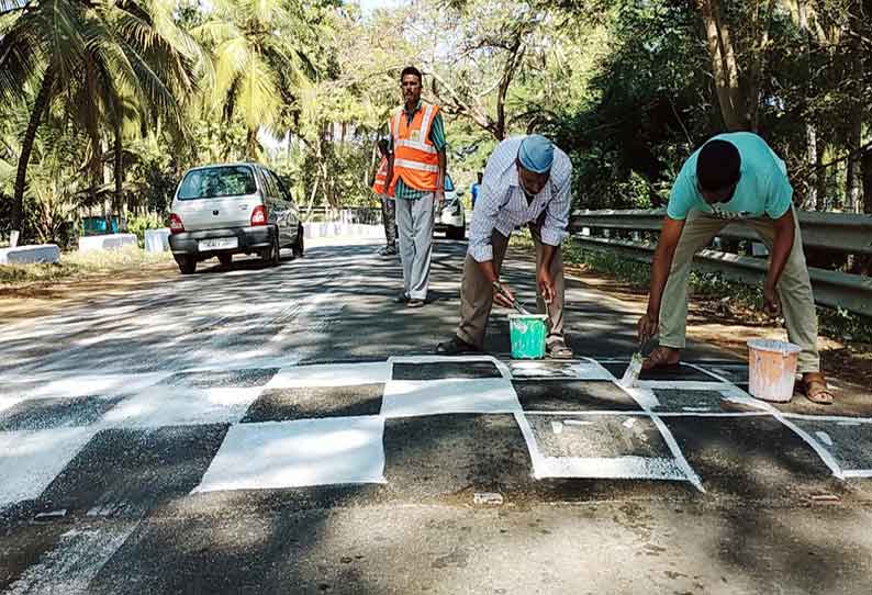 ஆனைமலை பகுதியில் வேகத்தடையில் சுண்ணாம்புக்கு பதிலாக வெள்ளை பெயிண்ட் அடிக்க வேண்டும் ஆனைமலை பகுதியில் வேகத்தடையில் சுண்ணாம்புக்கு பதிலாக வெள்ளை பெயிண்ட் அடிக்க வேண்டும்