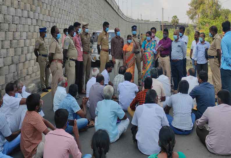 எரிவாயு குழாய் பதிக்க எதிர்ப்பு தெரிவித்து விவசாயிகள் திடீர் சாலை மறியல்