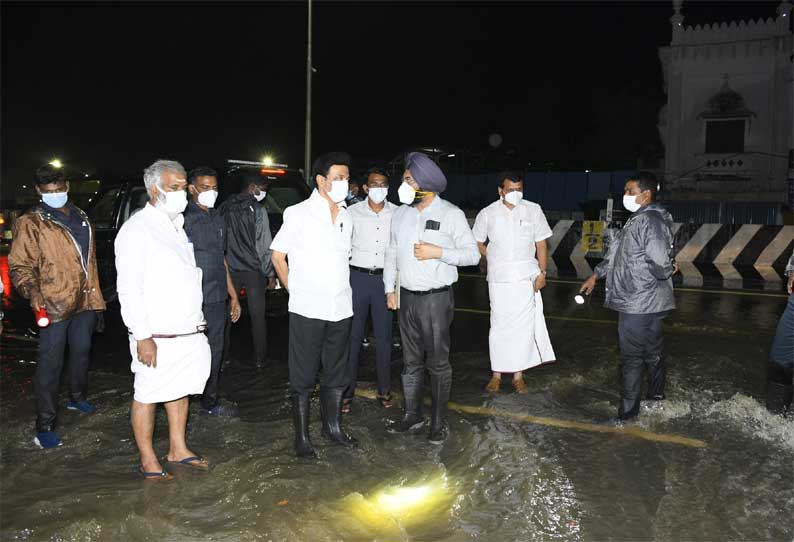 கொட்டித் தீர்த்த மழை: நள்ளிரவில் திடீரென ஆய்வு செய்த முதல்-அமைச்சர் மு.க.ஸ்டாலின்...!