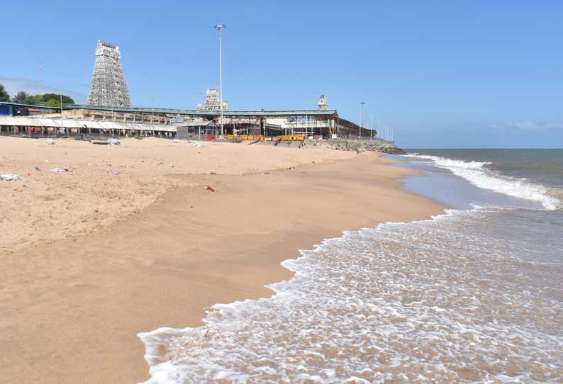 Thiruchendur beach is deserted | கடலில் புனித நீராட தடை; திருச்செந்தூர்  கடற்கரை வெறிச்சோடியது