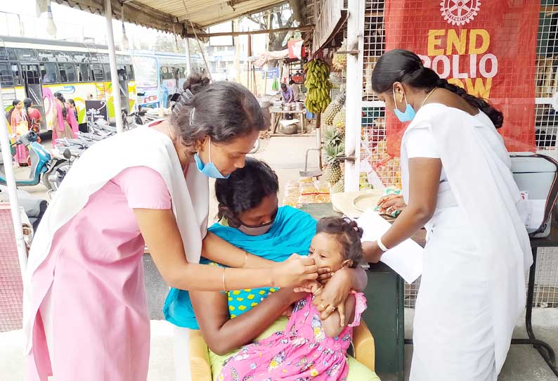 சிறப்பு முகாம்களில் 1 லட்சத்து 14 ஆயிரம் குழந்தைகளுக்கு போலியோ சொட்டு மருந்து