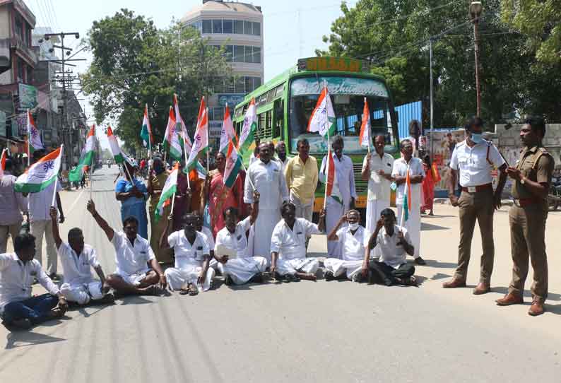 தூத்துக்குடி, கோவில்பட்டியில் விவசாயிகள் சங்கத்தினர் சாலை மறியல்; 90 பேர் கைது