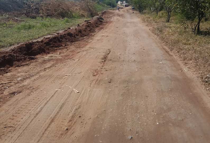 மண் சாலையை, தார் சாலையாக மாற்றி அமைக்க கோரிக்கை