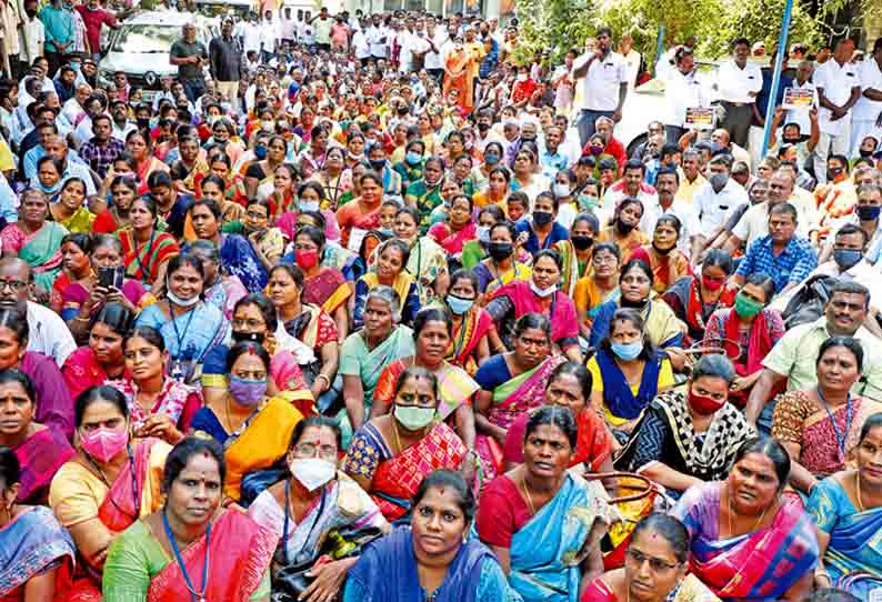 ஊதிய உயர்வு கேட்டு ரேஷன் கடை ஊழியர்கள் காத்திருப்பு போராட்டம்