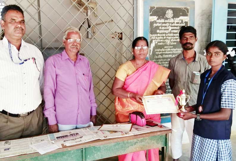 கராத்தே போட்டியில் முதலிடம் பிடித்த மாணவிக்கு பாராட்டு