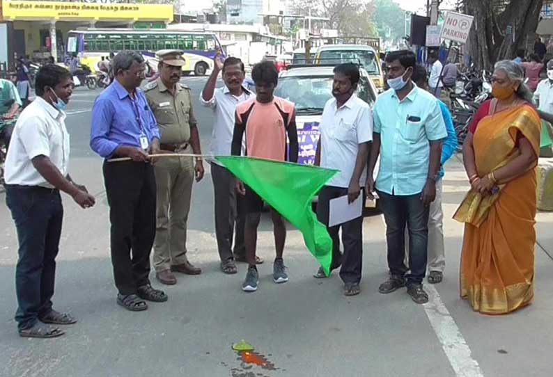 வேலூரில் புவி வெப்பமயமாதலை தடுக்க சட்டக் கல்லூரி மாணவர் விழிப்புணர்வு மாரத்தான் ஓட்டம்