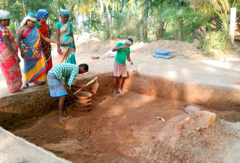 கீழடியில் குழி தோண்டும் பணி மும்முரம்