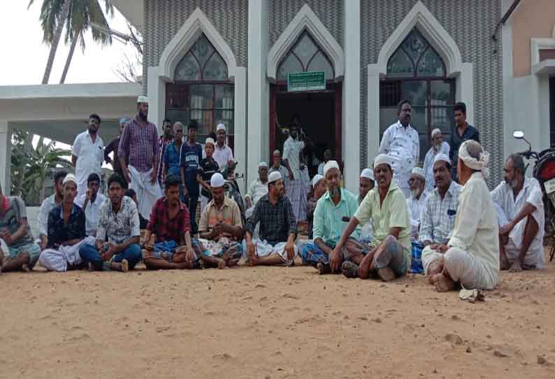 மர்ம நபர்களை கைது செய்யக்கோரி போராட்டம்