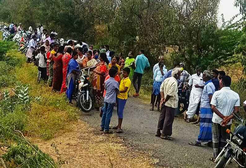 புஞ்சைபுளியம்பட்டி அருகே, 2-வது நாளாக  டாஸ்மாக் கடை அமைக்க எதிர்ப்பு தெரிவித்து பொதுமக்கள் முற்றுகை