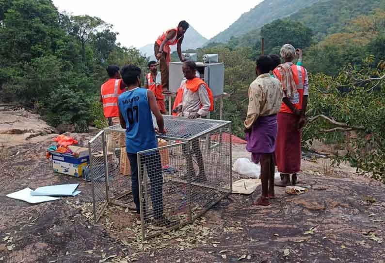 பஞ்சலிங்க அருவி பகுதியில்  வெள்ள அபாய எச்சரிக்கை கருவி பொருத்தும் பணி பேரிடர் மேலாண்மை துறையினர் தீவிரம்