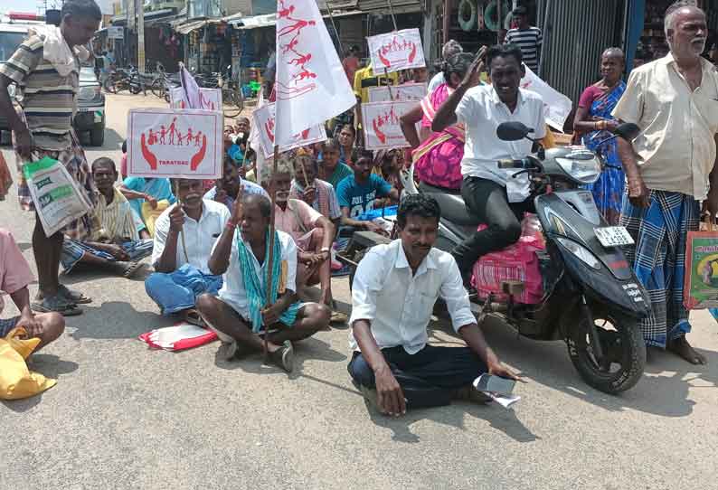 கோவில்பட்டி, கயத்தாறில் மாற்றுத்திறனாளிகள் சாலை மறியல் 130 பேர் கைது