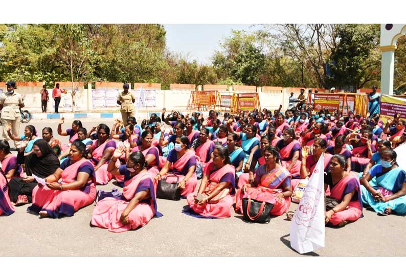 திருவண்ணாமலையில் காத்திருப்பு போராட்டத்தில் ஈடுபட்ட அங்கன்வாடி ஊழியர்கள் கைது.