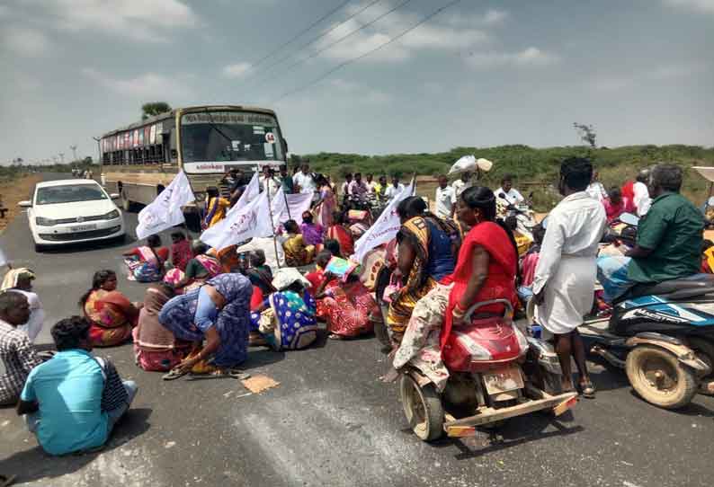 கறம்பக்குடியில் மாற்றுத்திறனாளிகள் சாலைமறியலில் ஈடுபட்ட போது எடுத்த படம்