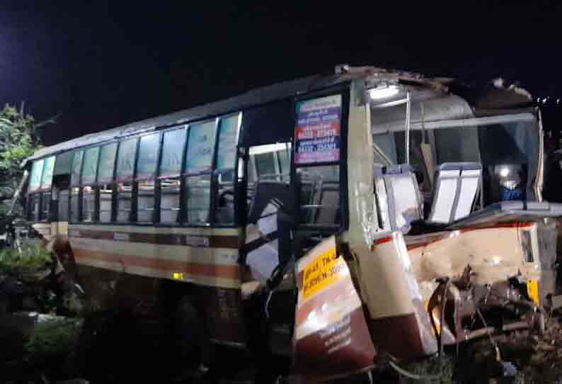 நின்று கொண்டிருந்த அரசு டவுன் பஸ் மீது லாரி மோதி விபத்து