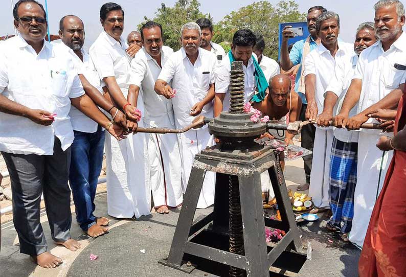 குடகனாறு அணையில் தண்ணீர் திறப்பு