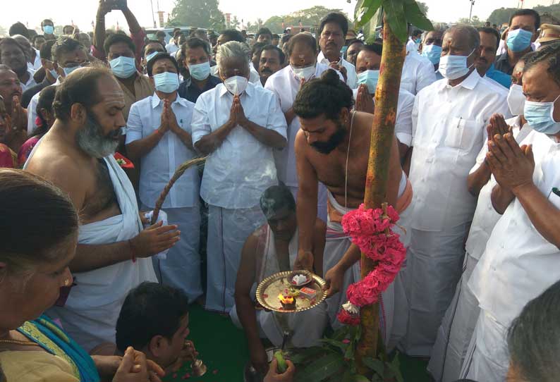 அ.தி.மு.க. மாநில மாநாட்டிற்கான பந்தல் அமைக்கும் பணி