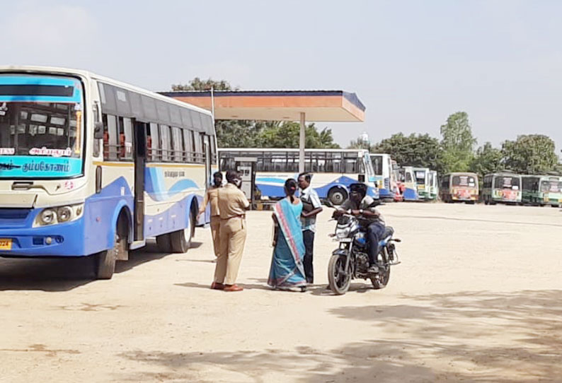 போக்குவரத்து கழக தொழிலாளர்கள் வேலை நிறுத்தம்; 50 சதவீத பஸ்களே இயக்கப்பட்டன