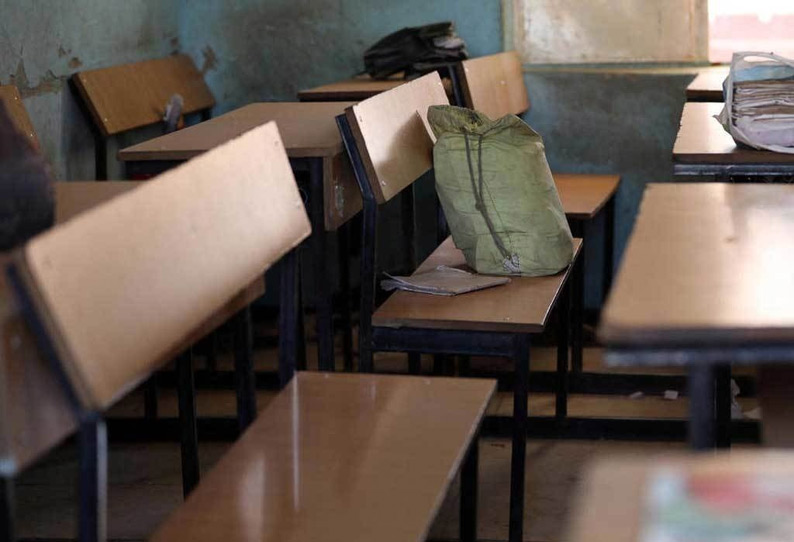 நைஜீரியாவில் பள்ளிமாணவிகள் 300-க்கும் மேற்பட்டோர் கடத்தல் - பயங்கரவாதிகள் அட்டூழியம்